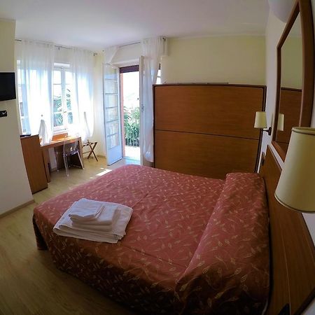 Hotel Mimosa Споторно Екстериор снимка