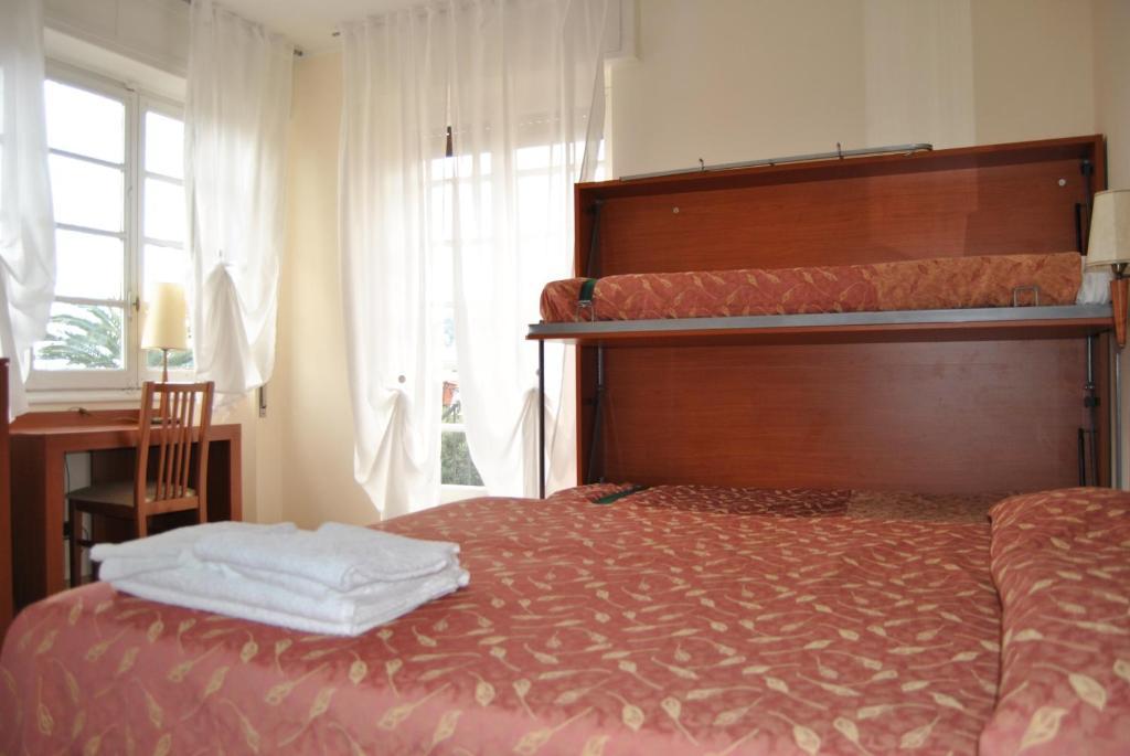 Hotel Mimosa Споторно Стая снимка