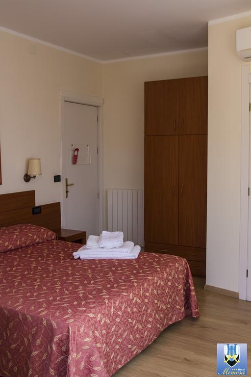 Hotel Mimosa Споторно Екстериор снимка