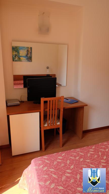 Hotel Mimosa Споторно Екстериор снимка