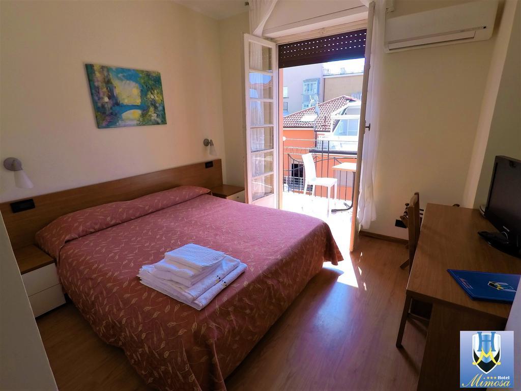 Hotel Mimosa Споторно Екстериор снимка