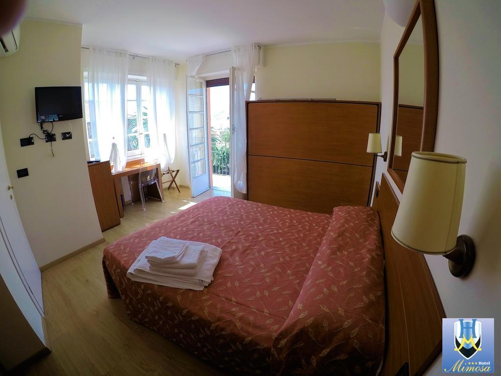 Hotel Mimosa Споторно Екстериор снимка