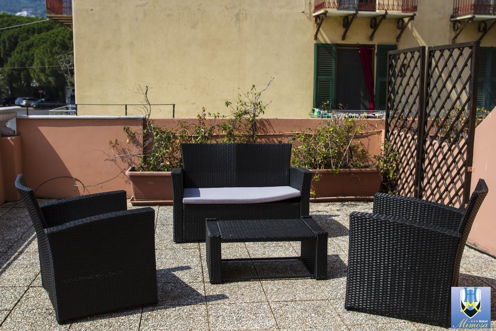 Hotel Mimosa Споторно Екстериор снимка