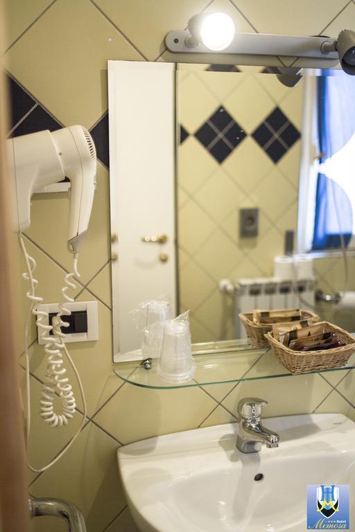 Hotel Mimosa Споторно Екстериор снимка